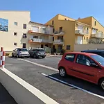 Avec Piscine, Accès Et Climatisation Appartamento *