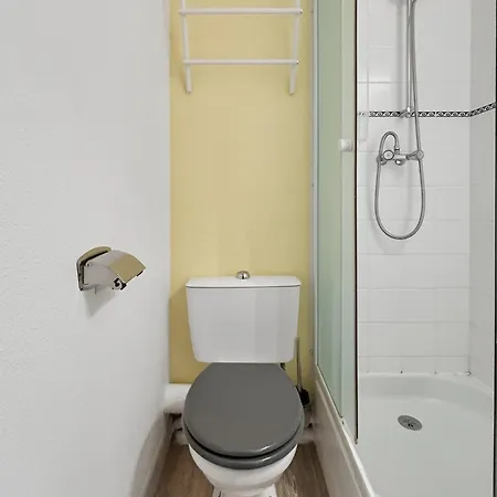 Avec Piscine, Acces Et Climatisation 아그