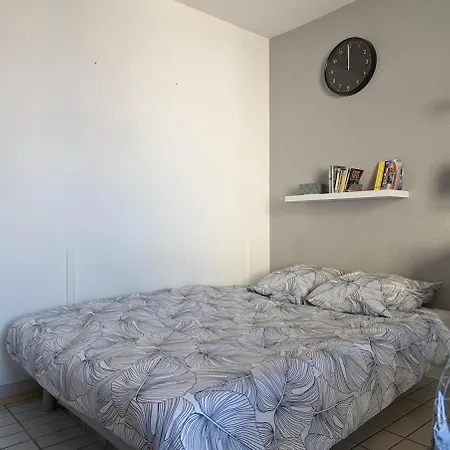 Avec Piscine, Acces Et Climatisation *